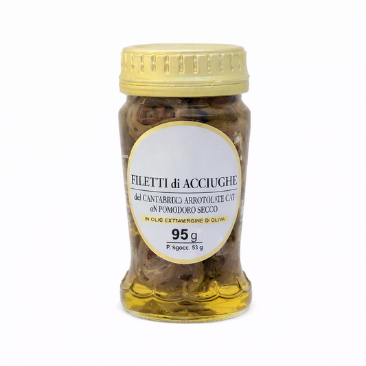 Filetti di acciughe arrotolati con pomodoro secco